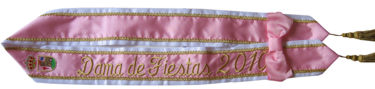 Ejemplo de banda de dama de fiestas