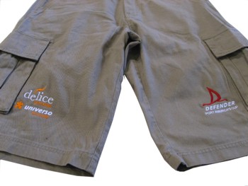 Ejemplo de pantalon bordado