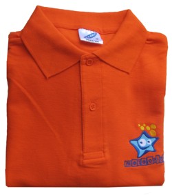 Ejemplo de sudadera bordada con capucha